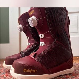 ThirtyTwo Women's Burgundy Snowboard Boots